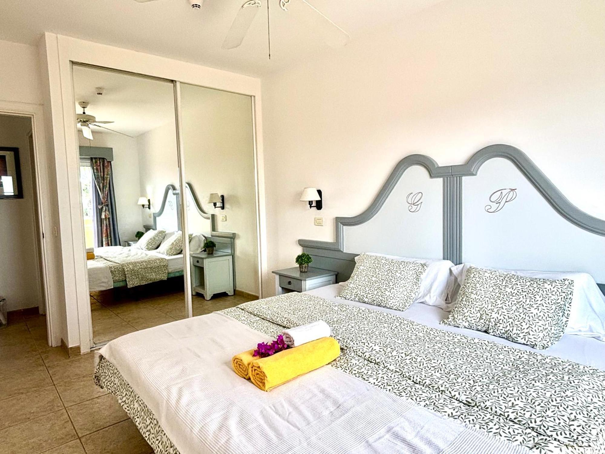 Happy Granada Apartment Los Cristianos  Exterior photo